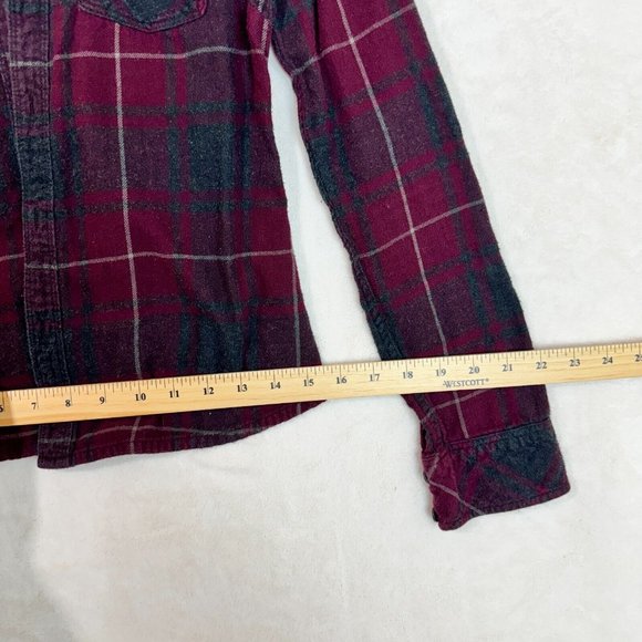 TNA Aritzia Women's XS Classic Fit Red & Black Plaid Flannel Shirt Button Down - Picture 6 of 10